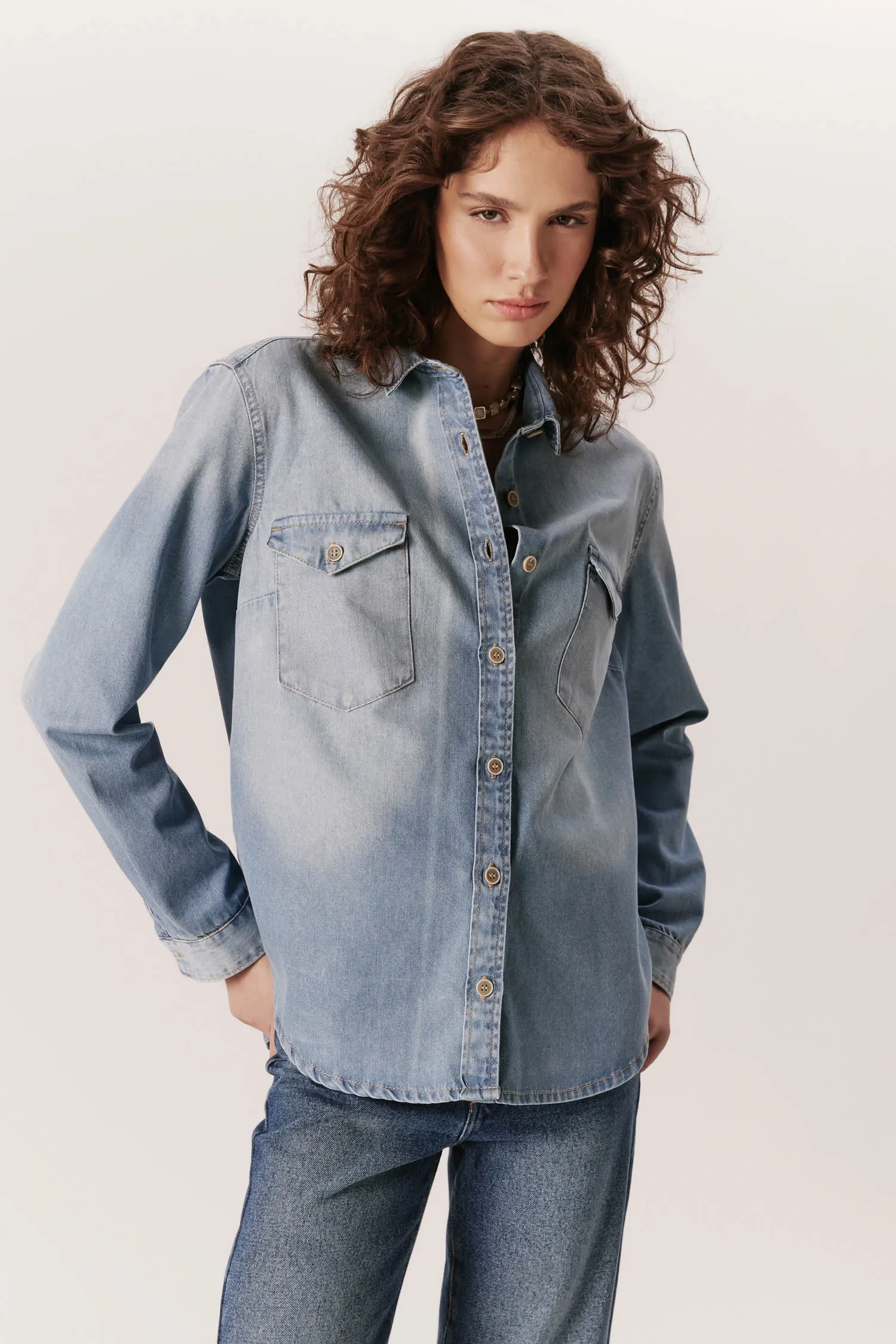 007311_CAMISA_JEANS_BOLSOS_AZULCLARO_ANDREAMARQUES -4-